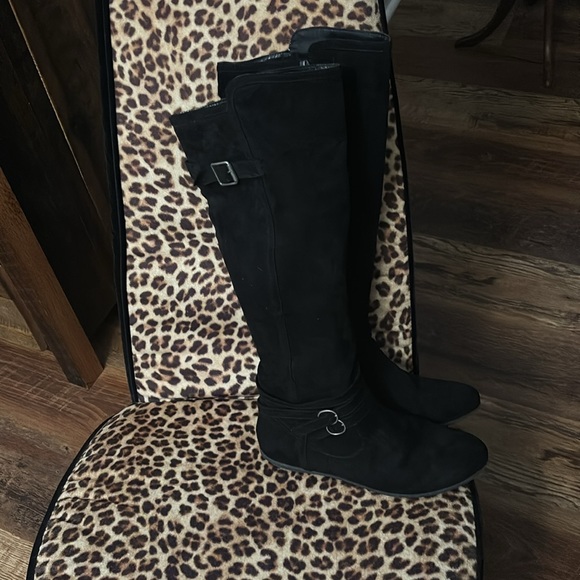 Boots - Picture 3 of 6